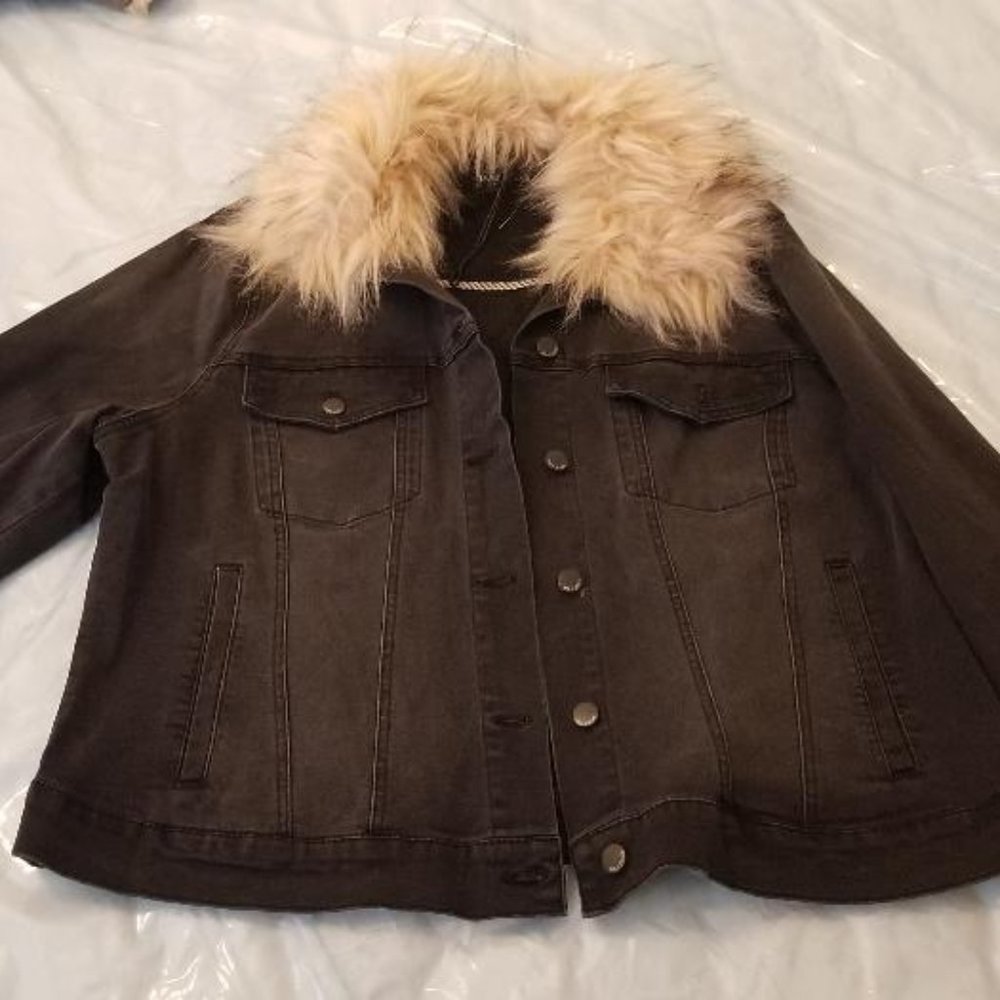 COPY - NWOT Max Jeans Black Denim Jacket with Removal Faux Fur - Size 3X